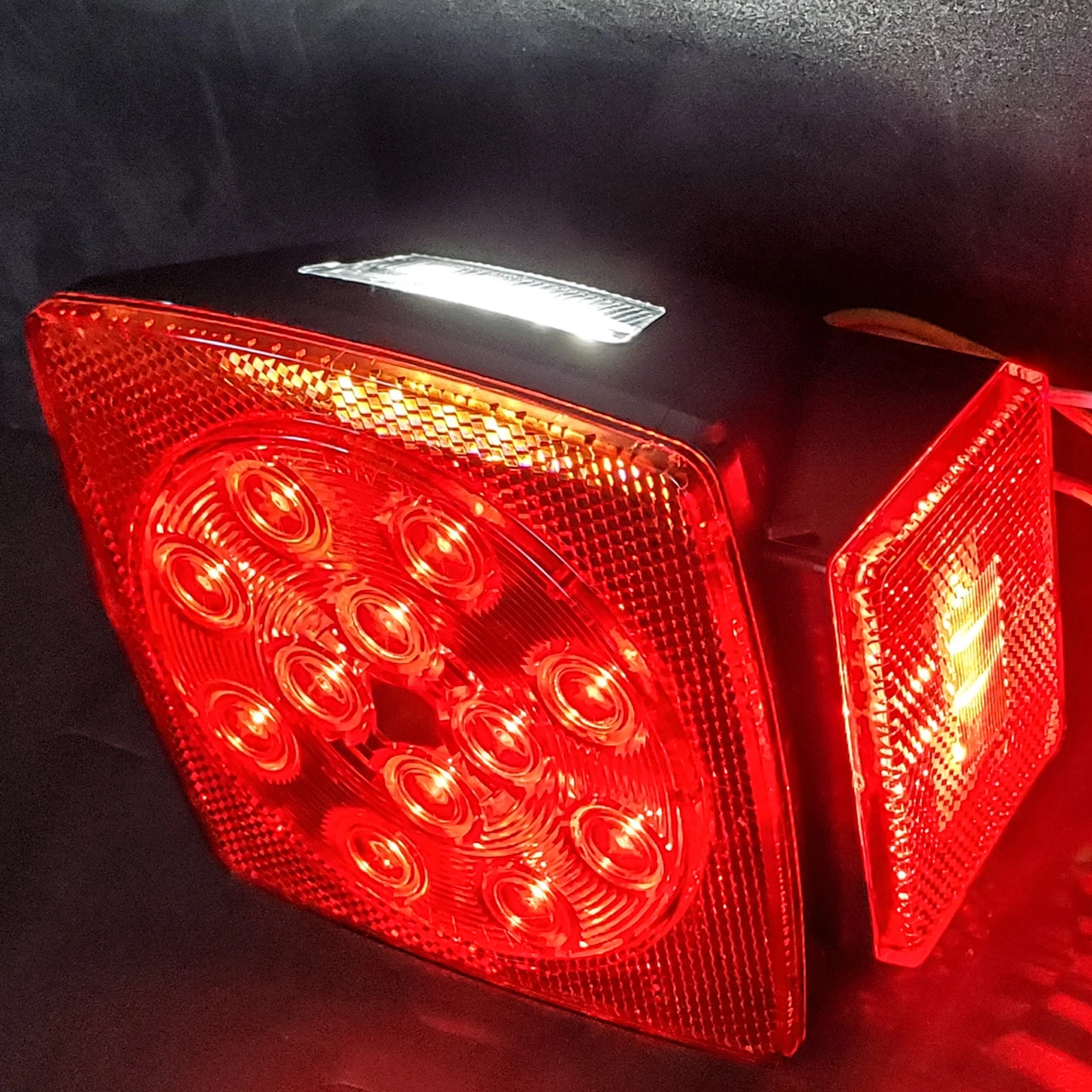 4.5-inch OZ-USA® Trailer LED Light Kit Tail Brake Turn License Plate Stud Mount Side Reflector 12V 3 4.5-inch OZ-USA® Trailer LED Light Kit Tail Brake Turn License Plate Stud Mount Side Reflector 12V - Image 3